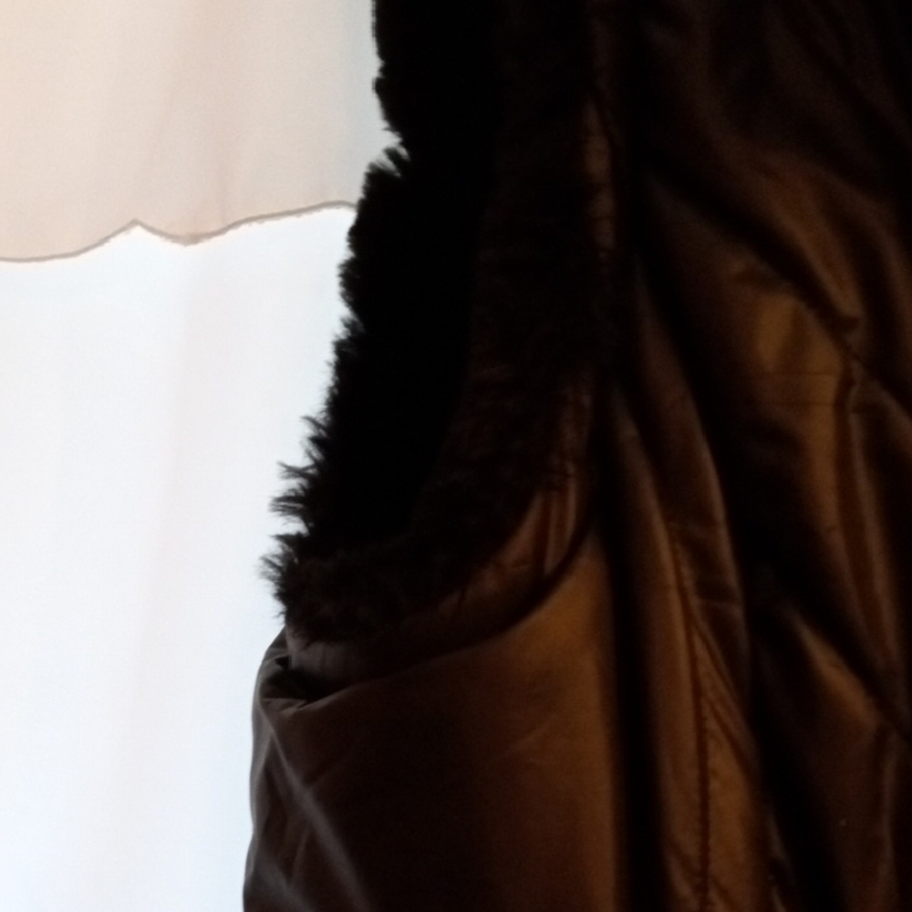 Nicole Miller L Black Quilted Reversible Faux Fur Vest - Picture 10 of 10